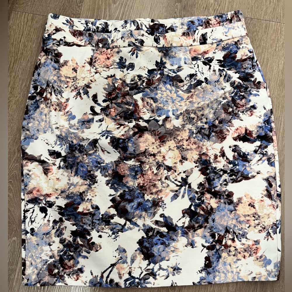 Pull-on zippered pencil skirt NWOT